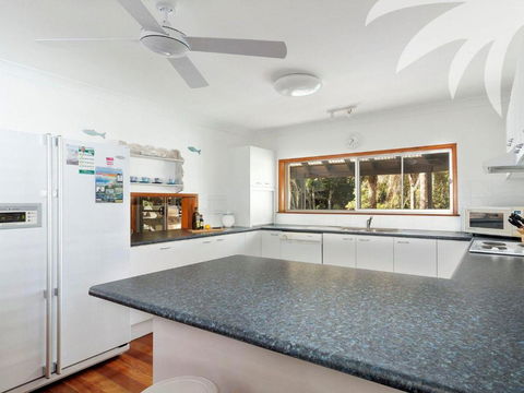 Picturesque Lizzie Palms 1 - Accommodation Gold Coast 2