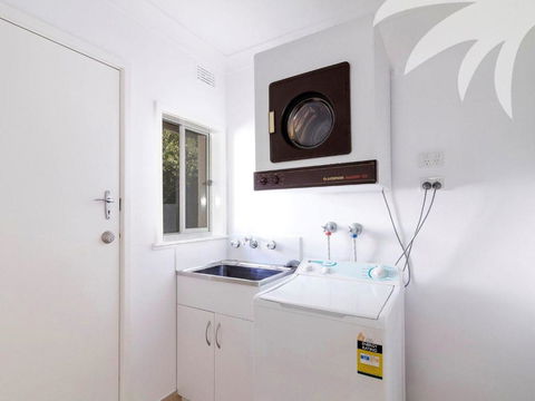 Picturesque Lizzie Palms 1 - Accommodation Gold Coast 4