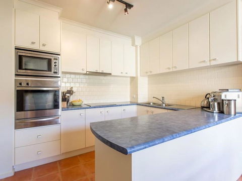 SEAVIEWS MORNINGTON.... - Accommodation Gold Coast 6