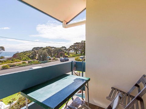 SEAVIEWS MORNINGTON.... - Accommodation Gold Coast 5