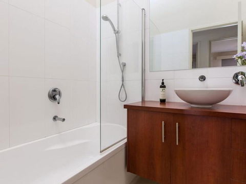 SEAVIEWS MORNINGTON.... - Accommodation Gold Coast 4