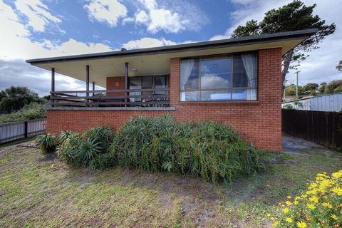 Stones Throw - Accommodation Gold Coast 1