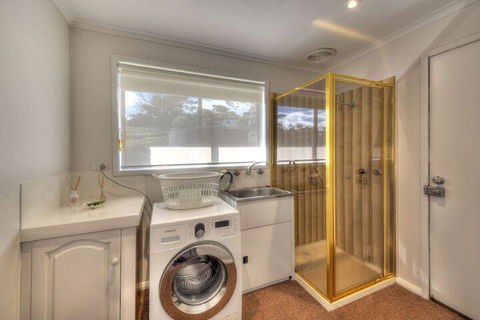 Stones Throw - Accommodation Gold Coast 5