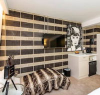 Hollywood Style Studio With Fantastic Roof Terrace - Gold Coast 4U