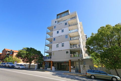 Stunning Two-storey Apartment In Perth's CBD - Gold Coast 4U 1