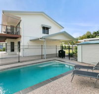 Tropical Beachside Oasis in Clifton Beach - Accommodation Gold Coast