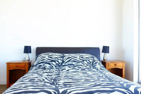 Spacious One Bedroom Apartment With Large Balcony - Accommodation Gold Coast 3