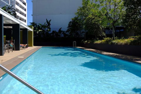 Spacious One Bedroom Apartment With Large Balcony - Accommodation Gold Coast 1