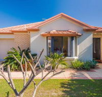 Oceania Cottage LJHooker Yamba - Accommodation Gold Coast