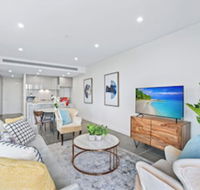 HomeHotel Extreme Luxury Apt next to Mall  Train - Gold Coast 4U