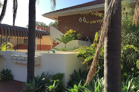 B6 Cafes & Restaurants Close To UWA - Accommodation Gold Coast 4
