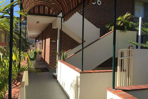 B6 Cafes & Restaurants Close To UWA - Accommodation Gold Coast 2