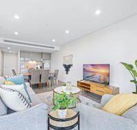 HomeHotel Luxury Apt with Shopping Mall Downstairs - Gold Coast 4U