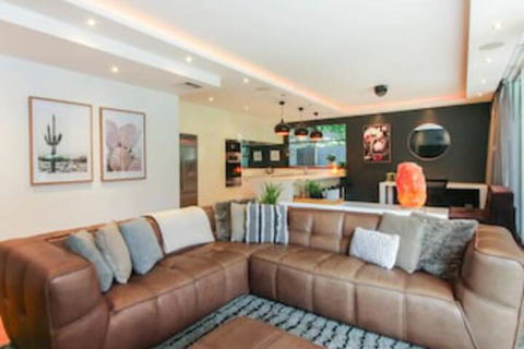 Spacious 2 Bedroom Apartment In Ascot With Large Private Garden - Accommodation Gold Coast 0