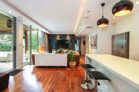 Spacious 2 Bedroom Apartment In Ascot With Large Private Garden - Accommodation Gold Coast 5