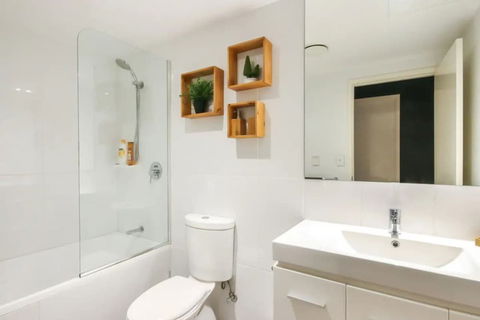Spacious 2 Bedroom Apartment In Ascot With Large Private Garden - Accommodation Gold Coast 2