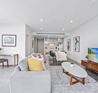HomeHotel Ultra Luxury 2 Bedroom next to Mall  Train - Gold Coast 4U