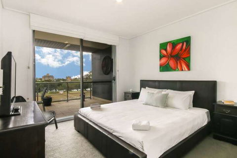 Large 3 Bedroom Apartment With River Views Near The Stadium - Gold Coast 4U 3
