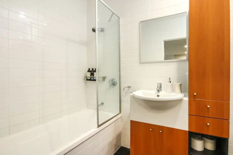 Large 3 Bedroom Apartment With River Views Near The Stadium - Gold Coast 4U 5