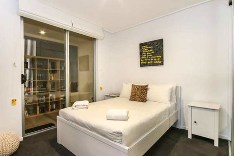 Large 3 Bedroom Apartment With River Views Near The Stadium - Gold Coast 4U 4