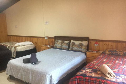4 Bears Motel - Accommodation Gold Coast 2