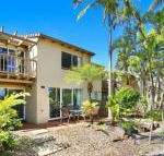Resort Style The Oasis Resort Villa 7 2 Landsborough Pde - Accommodation Gold Coast