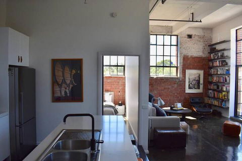 Stylish Warehouse Conversion In Heart Of Fitzroy - Accommodation Gold Coast 6