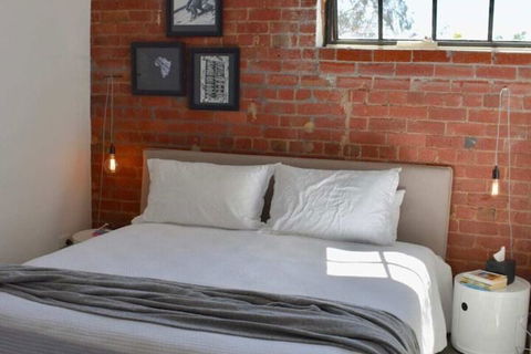 Stylish Warehouse Conversion In Heart Of Fitzroy - Accommodation Gold Coast 4