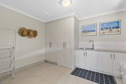 Sundance Pet Friendly Beach House In Peregian! 59 Lorikeet Drive - Accommodation Gold Coast 1