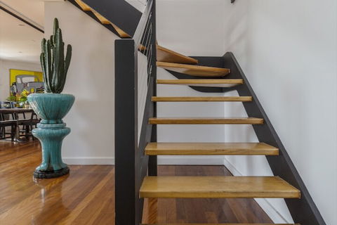 Fabulous Fitzroy Converted Warehouse - Accommodation Gold Coast 4