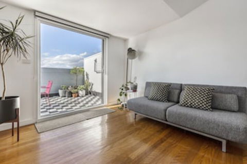 Fabulous Fitzroy Converted Warehouse - Accommodation Gold Coast 0