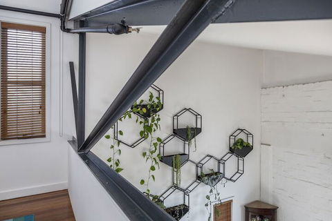 Fabulous Fitzroy Converted Warehouse - Accommodation Gold Coast 2