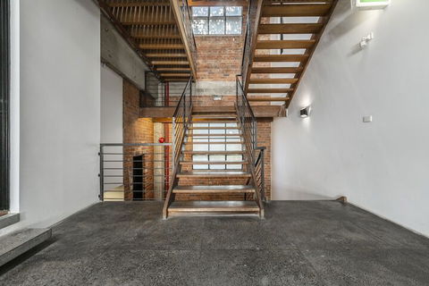 Fabulous Fitzroy Converted Warehouse - Accommodation Gold Coast 3