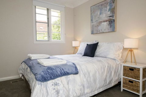 Rose Cottage Charming Double Brick Near Cook Park & CBD - Gold Coast 4U 5