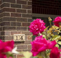 Rose Cottage Charming Double Brick Near Cook Park  CBD - Gold Coast 4U