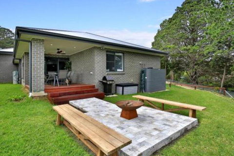 Rockwall Pet Friendly Fire Pit - Accommodation Gold Coast 5