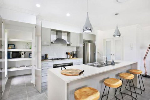Rockwall Pet Friendly Fire Pit - Accommodation Gold Coast 6