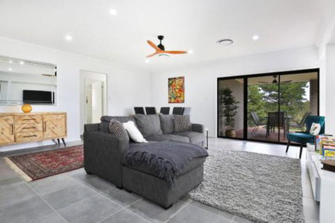 Rockwall Pet Friendly Fire Pit - Accommodation Gold Coast 0