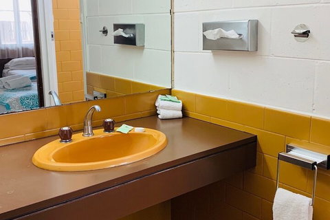 The Caledonian Hotel Motel - 1 Gold Coast 2