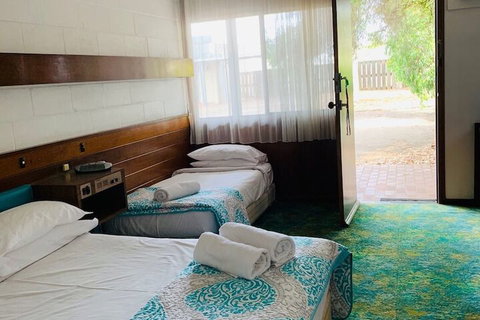 The Caledonian Hotel Motel - 1 Gold Coast 6