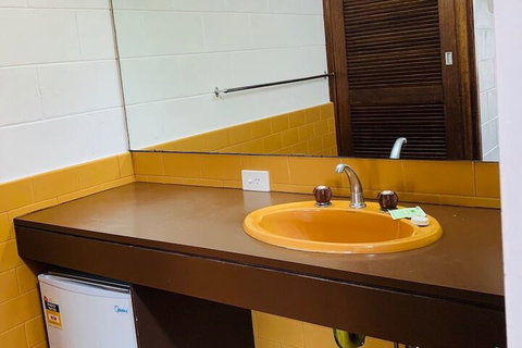 The Caledonian Hotel Motel - 1 Gold Coast 4