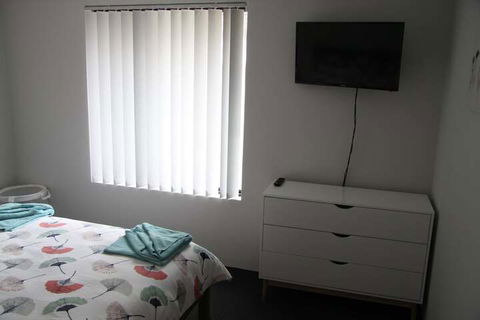 Warnbro Beach Family Accommodation - Gold Coast 4U 4