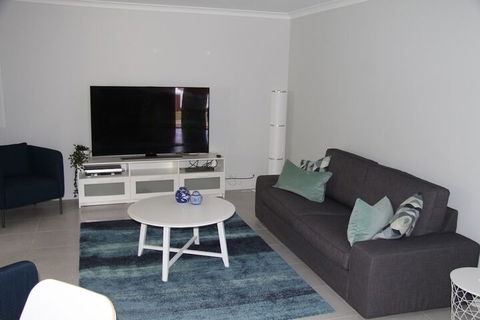 Warnbro Beach Family Accommodation - Gold Coast 4U 6