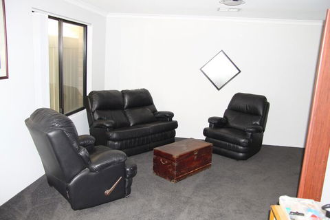 Warnbro Beach Family Accommodation - Gold Coast 4U 5