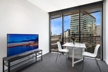 FARINA, 1BDR Docklands Apartment - Accommodation Gold Coast 3