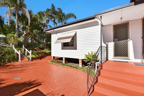 Lakeside Cabin & House - Gold Coast 4U 1