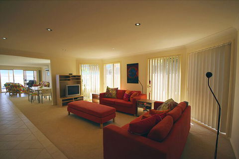 Blue Water At Mannering Park - Gold Coast 4U 3