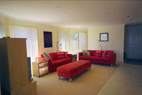 Blue Water At Mannering Park - Gold Coast 4U 2
