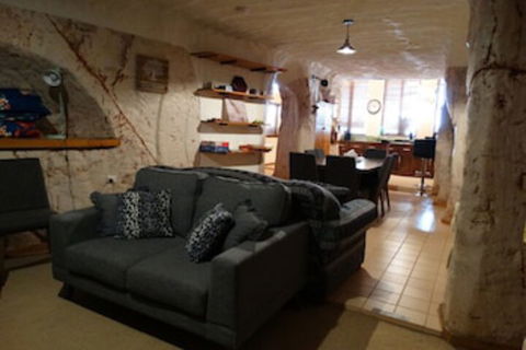 Di's Dugouts - Accommodation Gold Coast 0