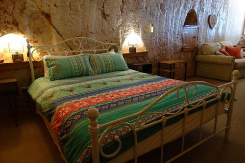 Di's Dugouts - Accommodation Gold Coast 7